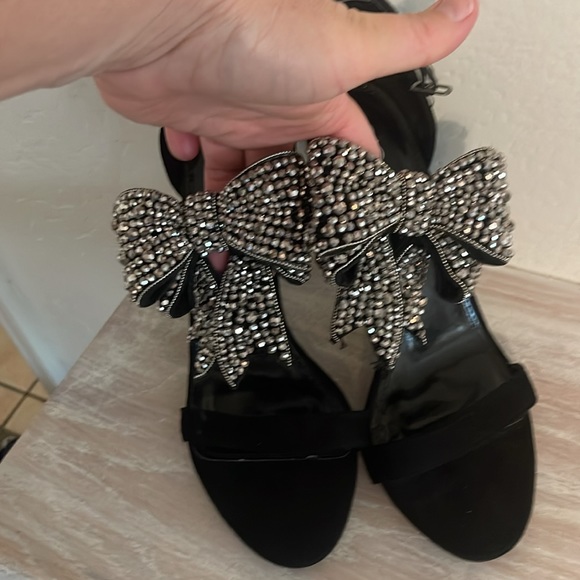 Beautiful black sueded high heel shoe  with a large encrusted metallic bow - Picture 2 of 4
